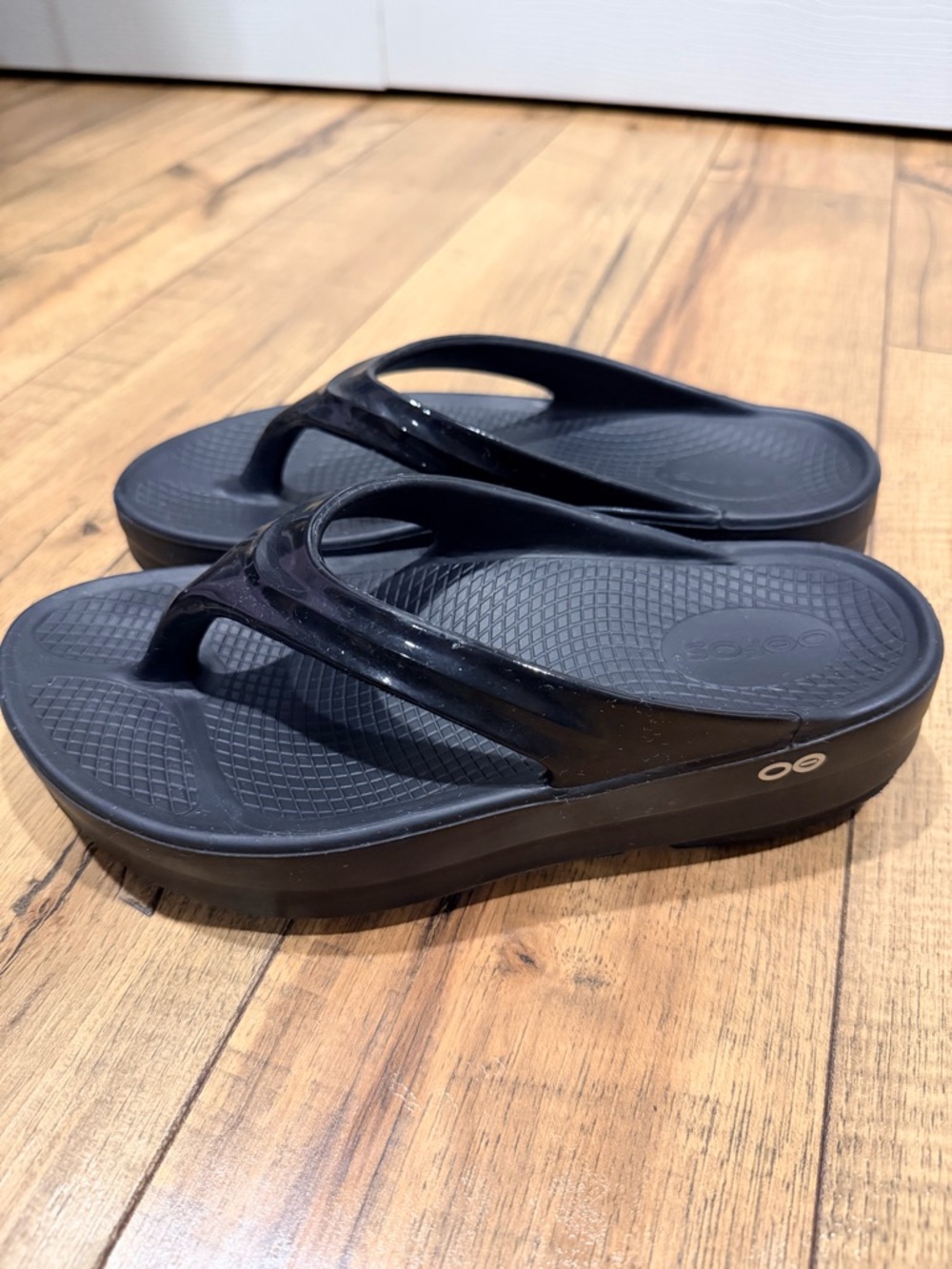OOFOS Black Women's OOlala Platform Flip Flops
